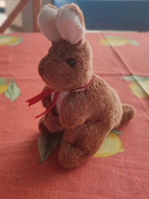 Kangaroo stuffed animal like new with joey from Australia