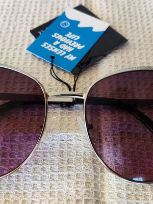 Solo-Solis NDL6284 sunglasses new, silver finish with glitter, cat eye design