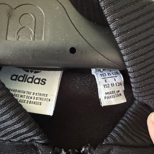 Adidas jacket for unisex kids new, size 11-12 years, black