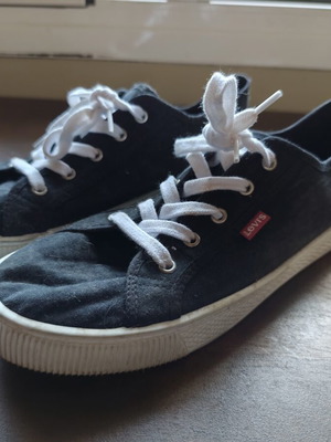 Levi's Malibu ανδρικά πάνινα παπούτσια νούμερο 46 σαν καινούργιο, μαύρα