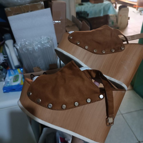 Brown suede platform sandals like new with metal studs