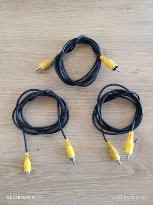 RCA cables new, 3 pieces, 1.5 m with yellow connectors