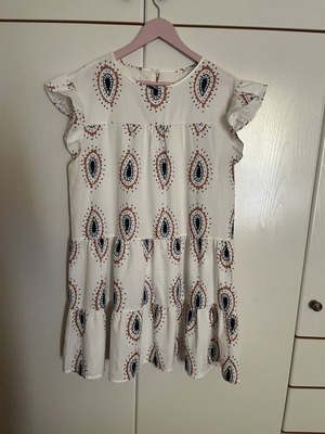 Dress with eye motifs and ruffles on sleeves and hem one size new