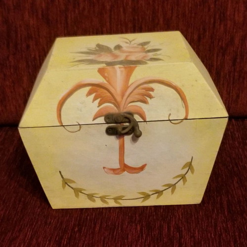 Small chest used with dimensions 21cm x 14cm x 17cm