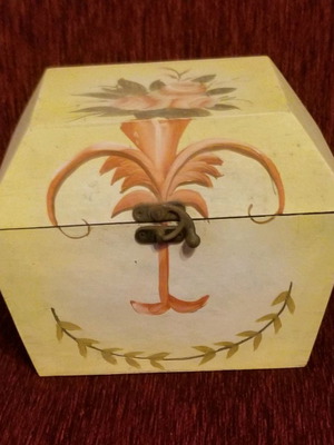 Small chest used with dimensions 21cm x 14cm x 17cm