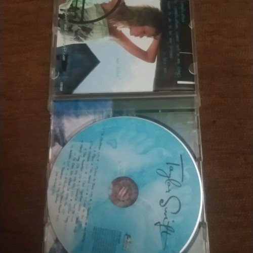 Taylor Swift CD like new, debut album 2008, pop