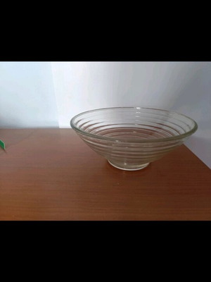Vintage glass fruit bowl like new, very old collectible item