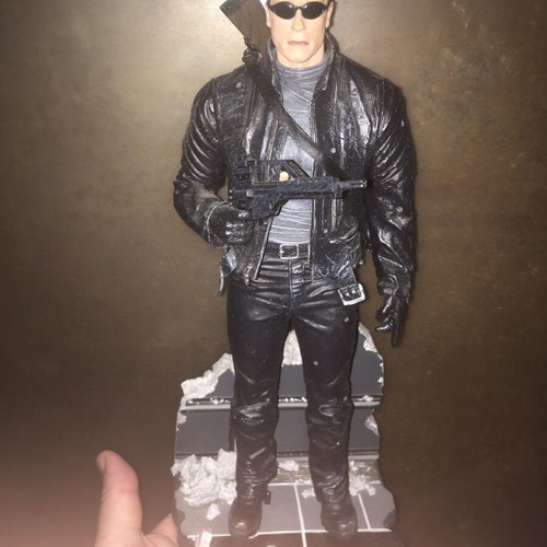 Terminator 12inches figure McFarlane like new with sound quotes