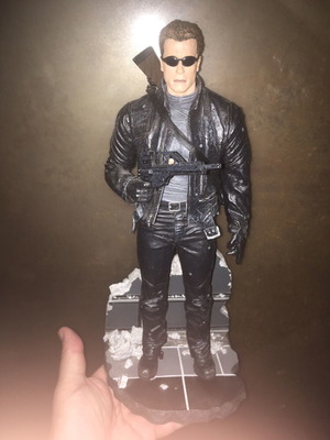 Terminator 12inches figure McFarlane like new with sound quotes