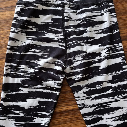 GSA leggings size M like new, black and white
