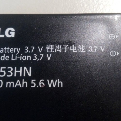 LG Ρ990 functional smartphone with charger and minor screen scratches