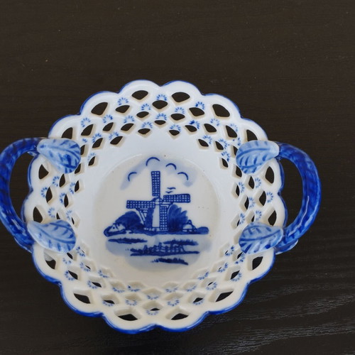 Vintage table decor like new