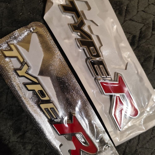 Type R car badge, white