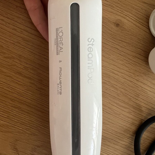 L’Oréal Professionnel SteamPod 4 like new with original care products