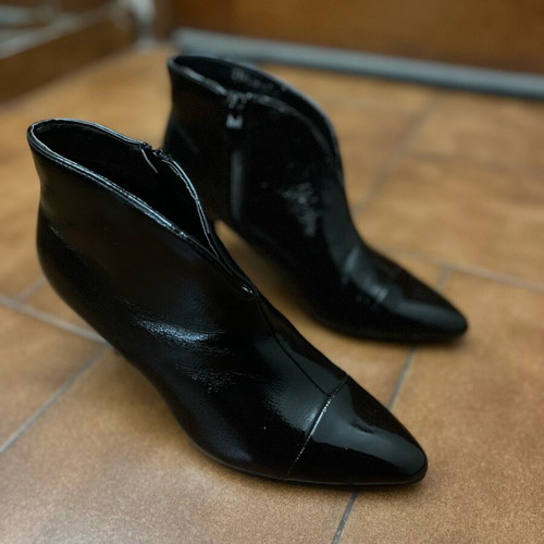 Black patent pointed ankle boots new, size 39