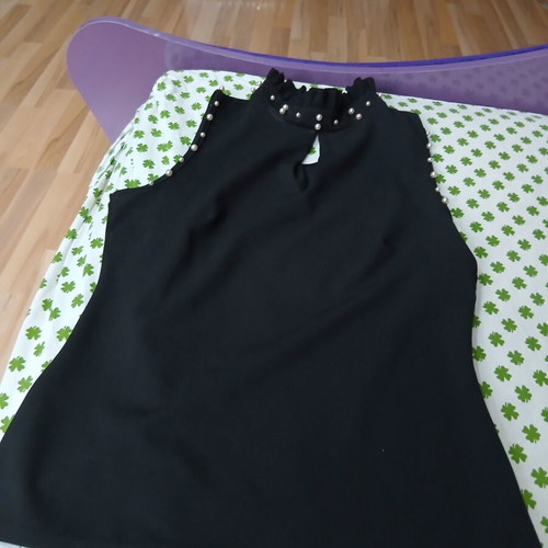 Black women's top and skirt like new, sizes M and L