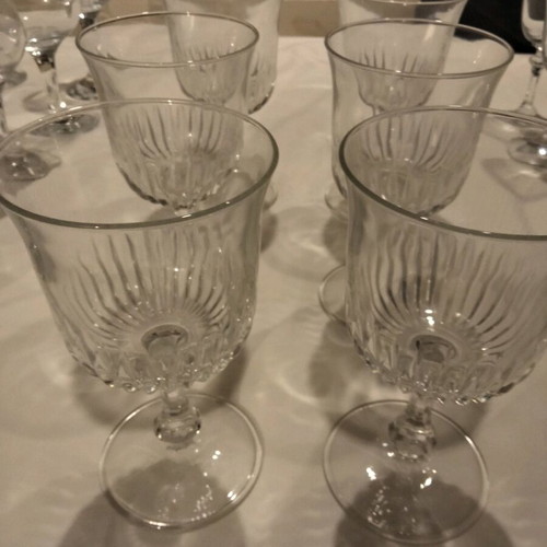 Ribbed vintage stemmed glasses like new, set of 9 (6 large + 3 smaller)
