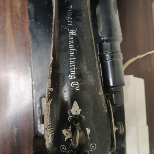 Singer sewing machine used vintage, authentic from 1910