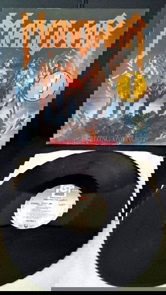 Manowar - Fighting The World