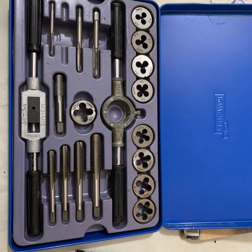 Set of collets and dies used with Powerfix metal case