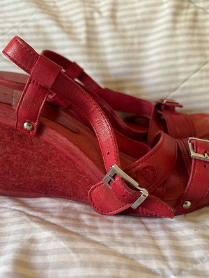 Shoe Bizz red dress sandals size 38 like new