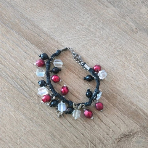 Bracelet like new with beads in black and red