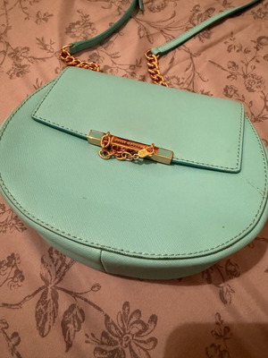 Juicy Couture τσάντα χιαστί μεταχειρισμένη, τιρκουάζ με φθορές
