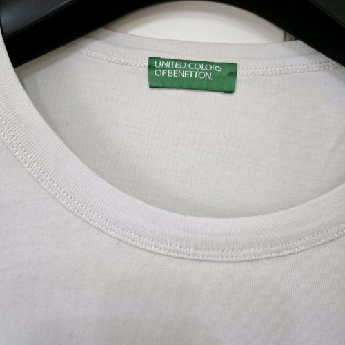 Benetton T-shirt like new, size large, multicolor
