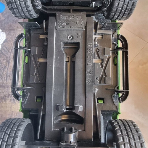 Bruder Land Rover Defender 1/16 used with horse carriage