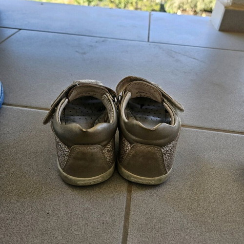 Geox kids sandals used, size 24, gold color