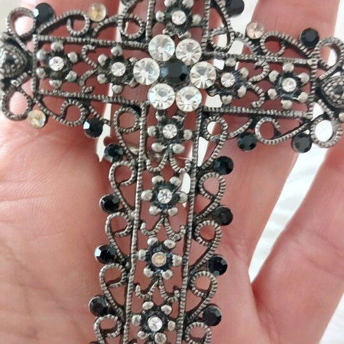 Vintage cross impressive like new with chain