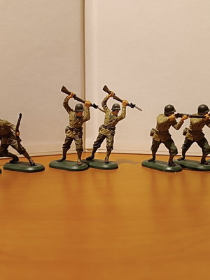 Britains military figures 7 American soldiers like new