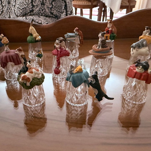 Glass thimbles with cat figurines, set of 12