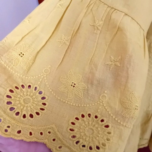 Attrattivo cotton blouse like new, yellow, long sleeve with ruffles