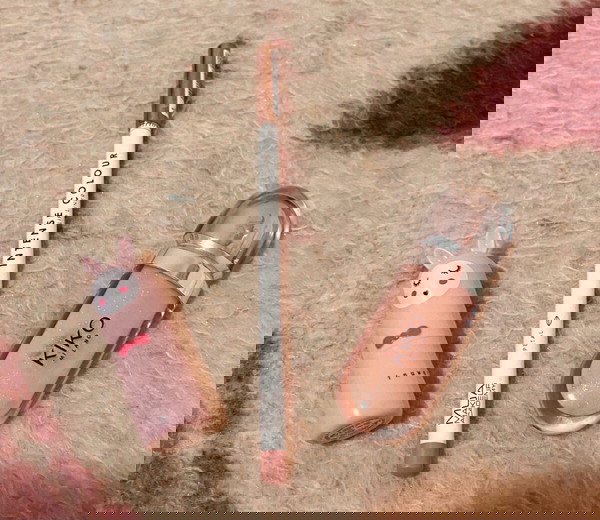 Τρία Nude Lip Products μαζί.