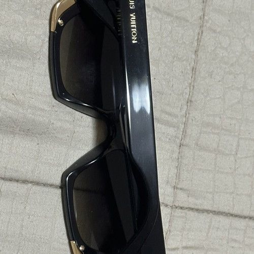 Louis Vuitton cat eye sunglasses like new, black