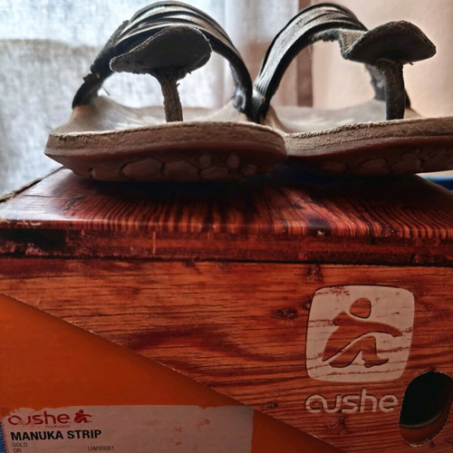 Cushe Manuka Strip δερμάτινα πέδιλα μεταχειρισμένα, χρυσαφί, νούμερο 40