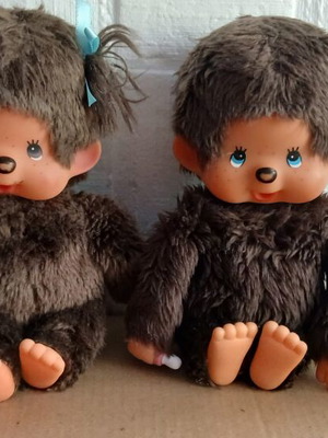 Monchhichi ζευγαράκι σαν καινούργιο με βινυλένιο πρόσωπο και γαλάζιους φιόγκους