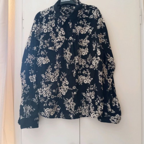 Shirt black and white with thin fabric like new, XXL