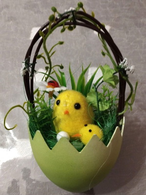 Decorative Easter basket like new