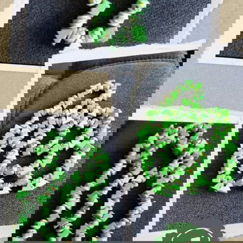 Πράσινο κολιέ με γεωμετρικές χάντρες σαν καινούργιο