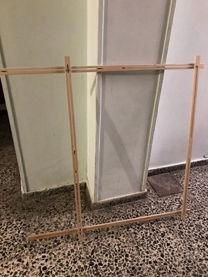 Adjustable frame for batik fabric painting