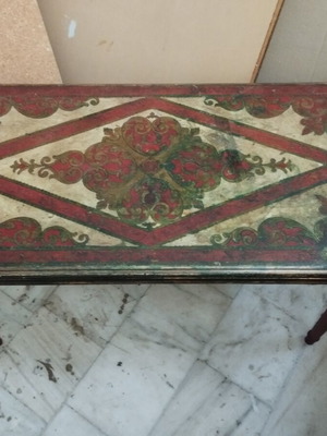 Coffee table like new, elongated
