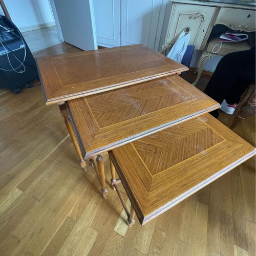 Walnut nesting tables like new, detachable