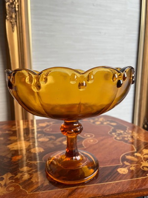 Vintage glass fruit bowl like new, amber color