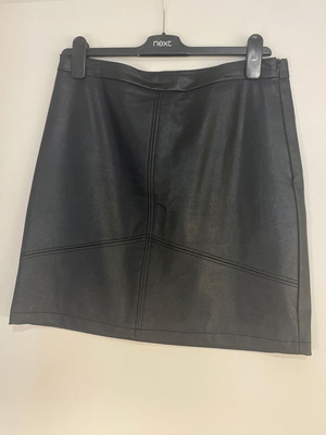Mini leather skirt used, size Medium, black
