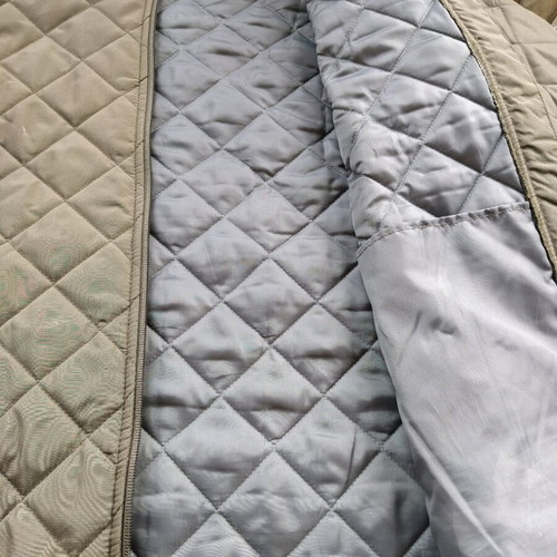 Men's jacket in olive color medium like new with diamond pattern and light lining