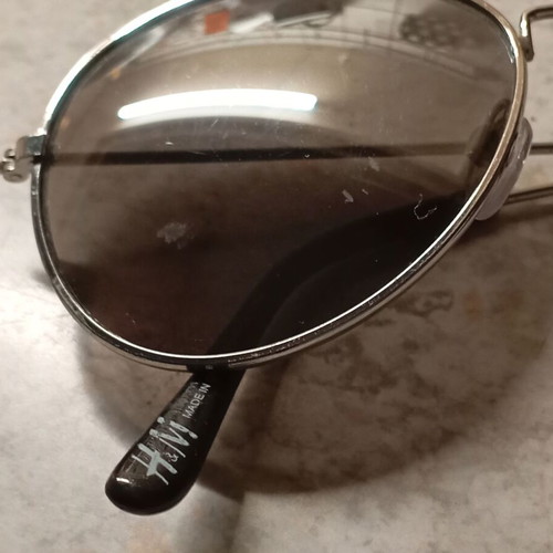 H&m kids sunglasses with 2-3 marks