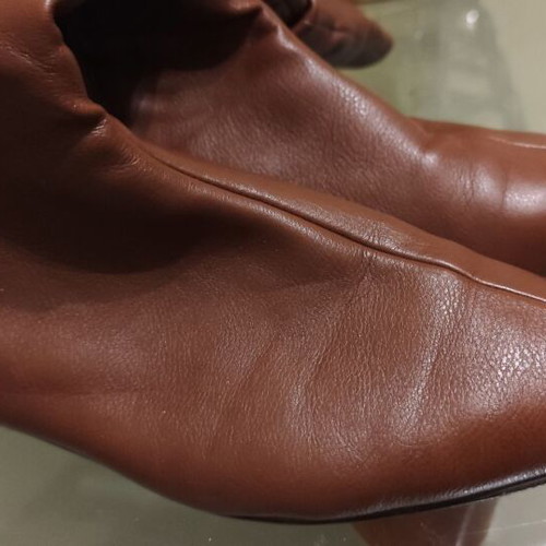 Brown boots used, size 40, with gathers and low heel