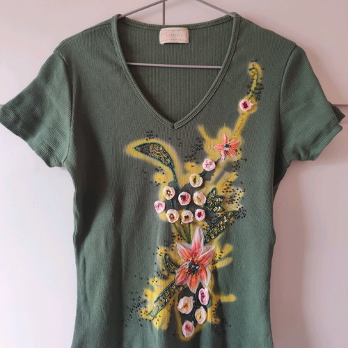 Raxevsky vintage short-sleeve blouse with embroidered flowers and sequins used